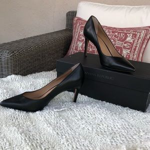 Banana Republic Black Leather Madison 12-Hour Pump